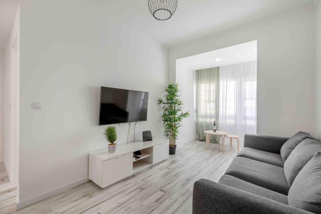 Lovely 3-Bedroom Condo W/ Free Parking On Premises Queluz Luaran gambar